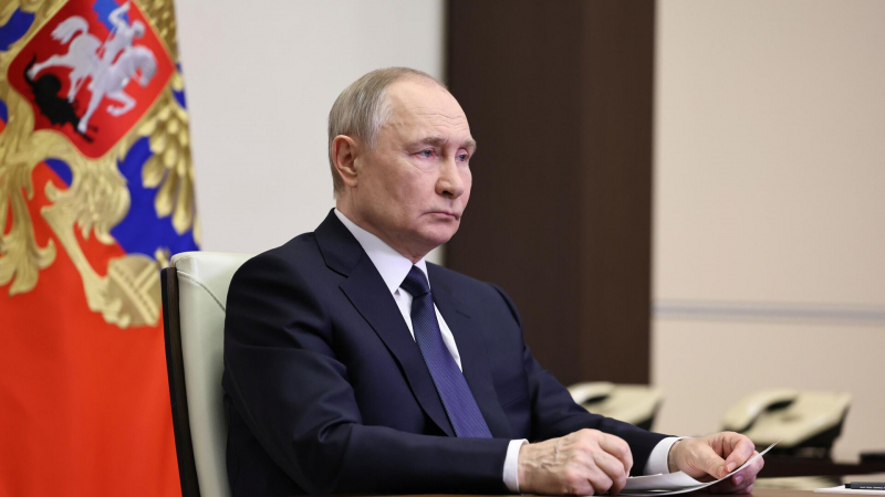 Владимир Путин объявил перемирие в дни 80-летия Победы