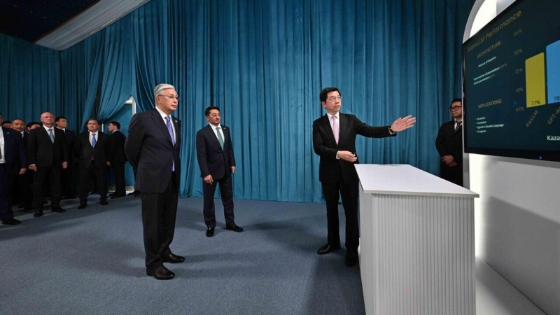 Токаеву показали казахстанские ИИ-стартапы