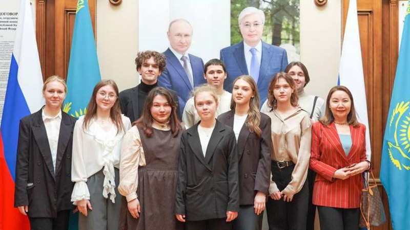Московские студенты, изучающие казахский язык, посетили посольство Казахстана в России