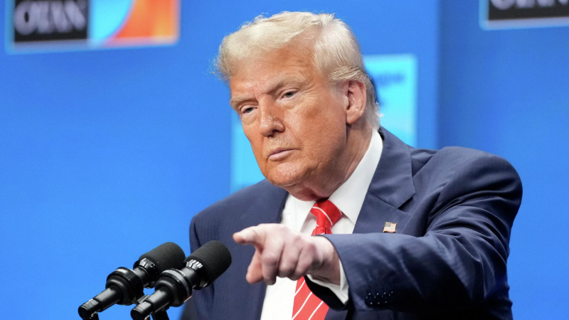 Трамп сделал заявление по ключевой ставке